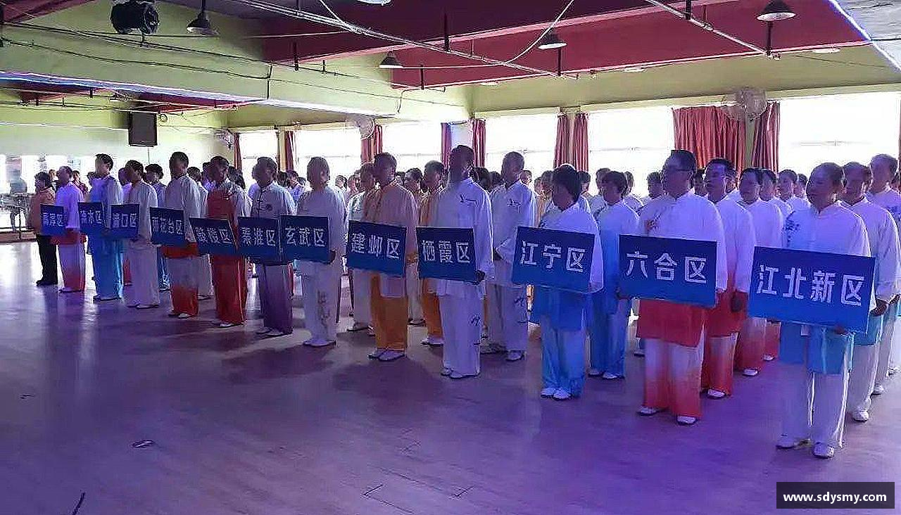 青春的每一份付出，都会为未来铺路。